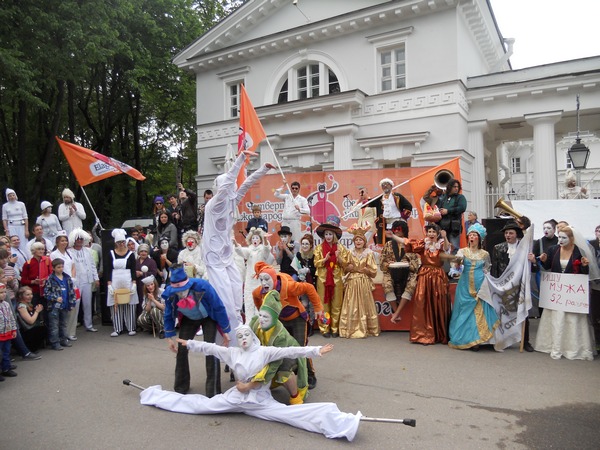 Четвёртый международный фестиваль уличных театров "Елагин Парк" в Санкт-Петербурге (открытие)