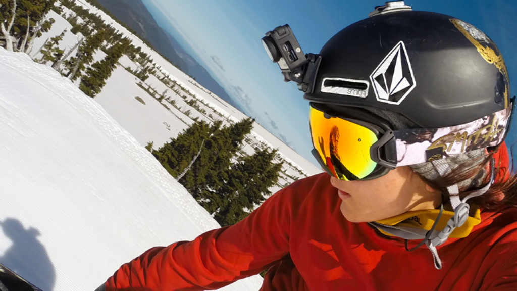 Камера GOPRO на шлем сноуборд. GOPRO на шлеме для сноуборда. Крепление GOPRO на шлем сноуборд. Камера на шлем горнолыжный.