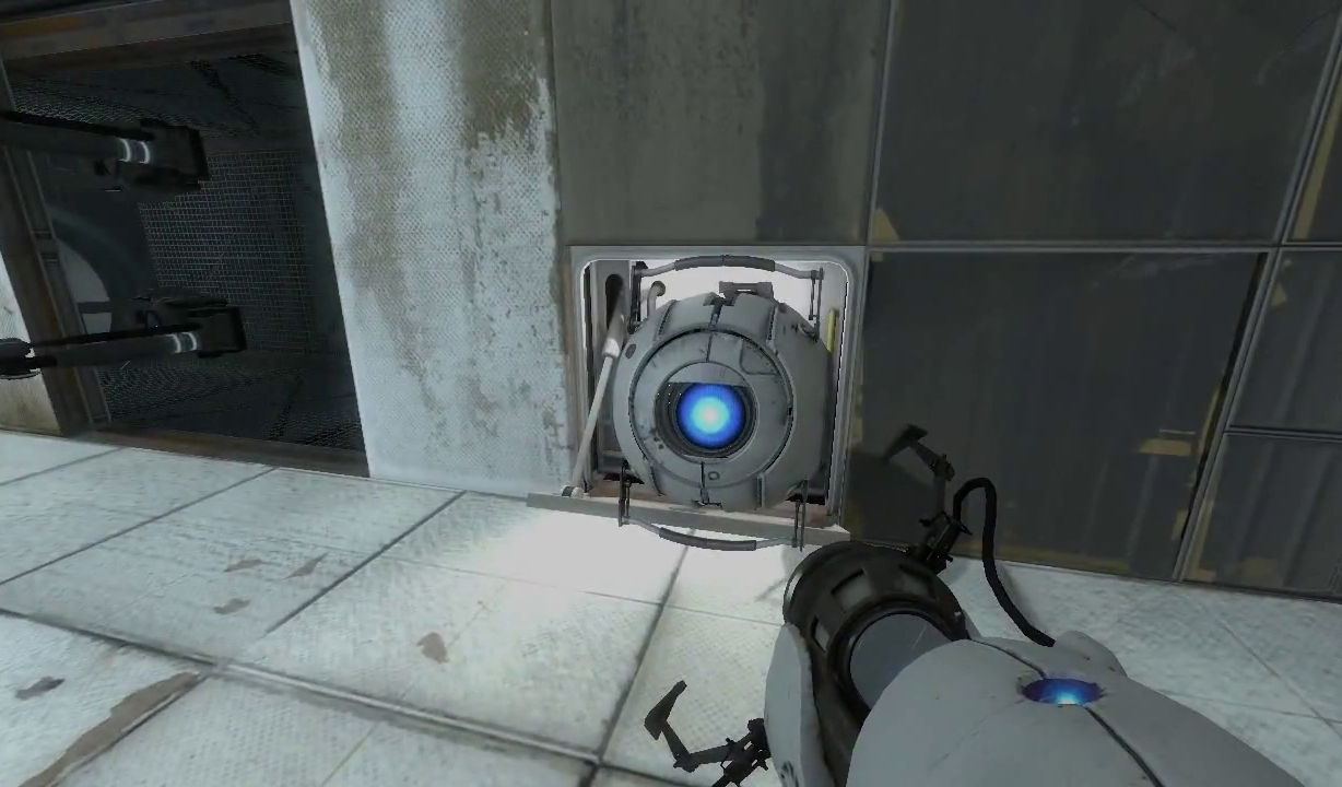 Portal монитор. Portal 2 Уитли босс. Подушка Wheatley Portal 2. Прицел в Portal 2. Светильник Whitley Portal 2.