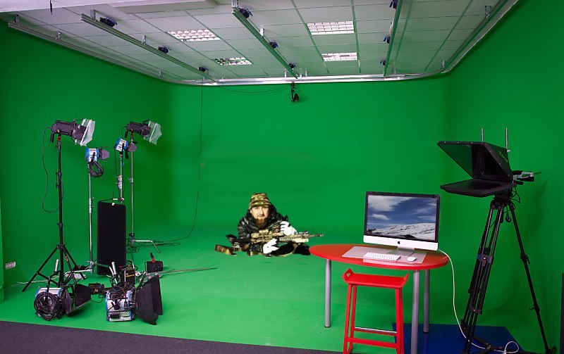 Студия где купить. Хромакей центр на Докукина. Оборудование для видеостудии. Освещение хромакея. Комната для хромакея.